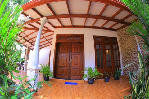 Facade/entrance
