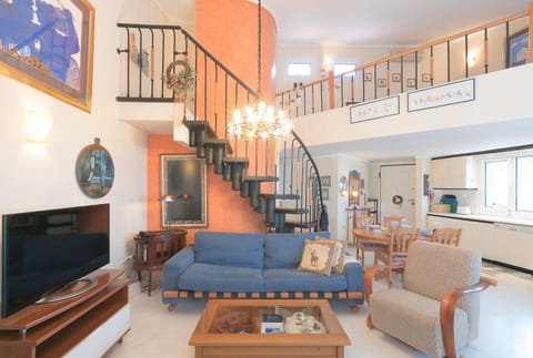 Living room, Lounge or bar, Seating area, Evening entertainment