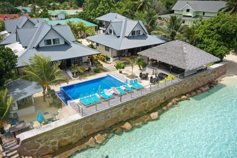 Property building, Bird's eye view, Pool view, Swimming pool, sunbed