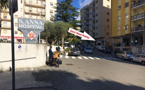 Facade/entrance, Area and facilities, Supermarket/grocery shop