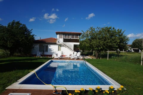 BBQ facilities, Garden, Animals, Pets, Pool view, Swimming pool, children, young children, older children, Family