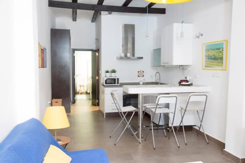 Kitchen or kitchenette, Seating area