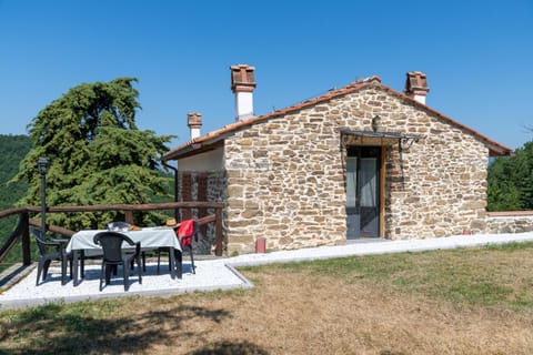 Property building, Garden, Dining area, Garden view