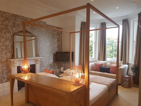 Bed, Photo of the whole room