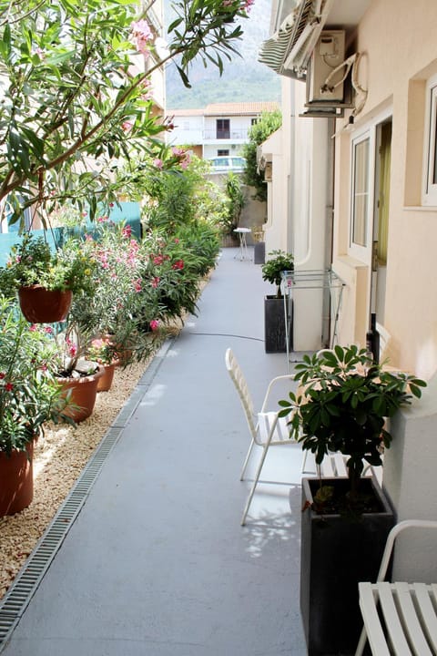 Food close-up, Garden, Balcony/Terrace, Beach, Evening entertainment, Garden view, Mountain view
