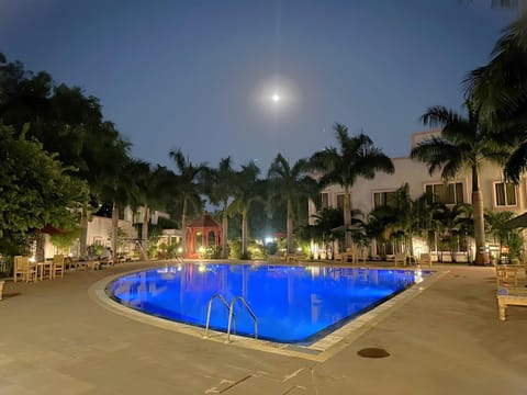 Swimming pool