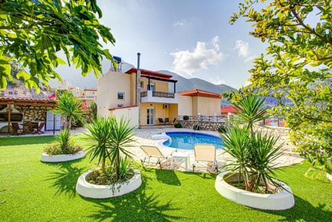 Property building, Garden, Pool view, Swimming pool, Swimming pool