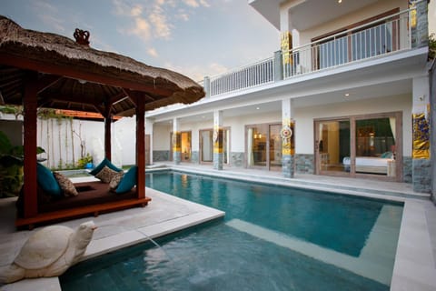 Facade/entrance, Swimming pool