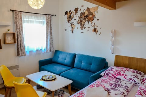 Bed, Living room