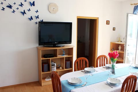 TV and multimedia, Dining area