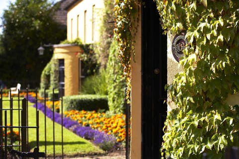 Day, Decorative detail