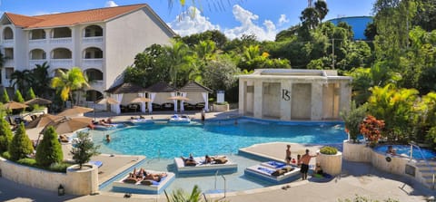 Facade/entrance, Garden, Swimming pool