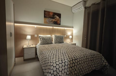 Bed, Bedroom, air conditioner