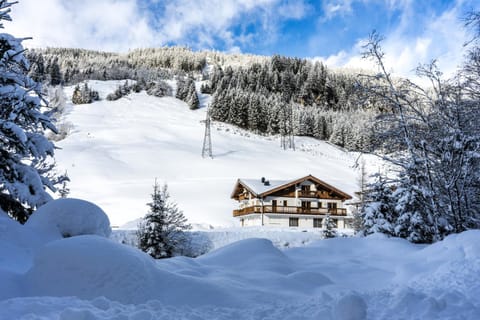 Property building, Day, Natural landscape, Winter, Mountain view