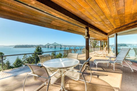 The Bridge and Balcony House in Oregon