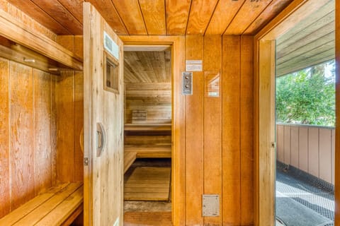 The Bridge and Balcony House in Oregon