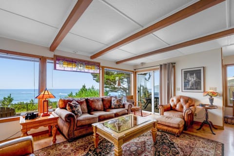 Whale Vista House in Depoe Bay