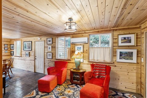 Laura Mar Artist's Retreat House in Otter Rock