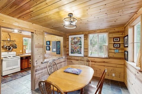 Laura Mar Artist's Retreat House in Otter Rock