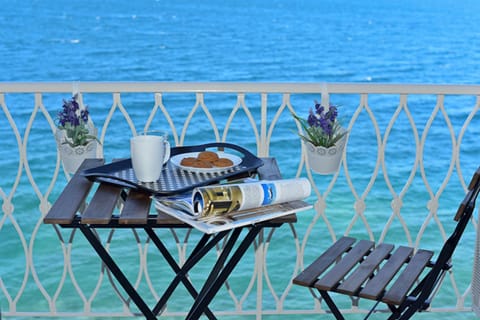 Natural landscape, Balcony/Terrace, Sea view