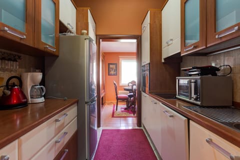 Staff, People, Kitchen or kitchenette, Food and drinks, Decorative detail, Family