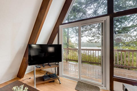 Lake Haven House in Dunes City