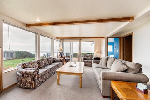 The Best Little Beach House on the Oregon Coast! House in Gleneden Beach