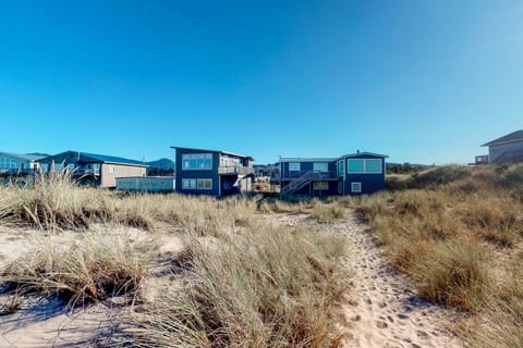 Ocean Front Sunsets House in Pacific City