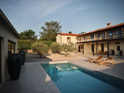 Property building, Patio, Day, Garden view, Mountain view, Pool view, Swimming pool, Inner courtyard view, sunbed