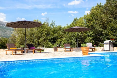 BBQ facilities, Pool view, Swimming pool