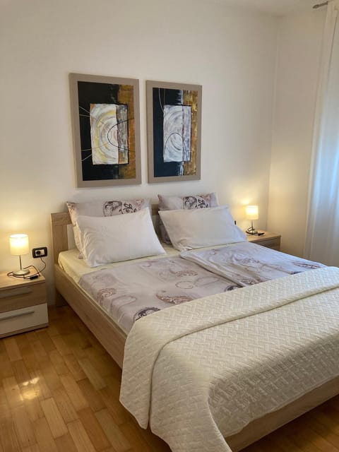 Bed, Decorative detail, Bedroom