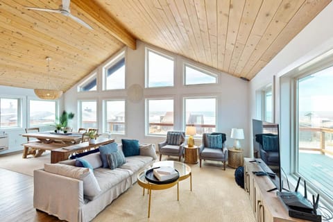 The Kiwanda Surf House House in Pacific City