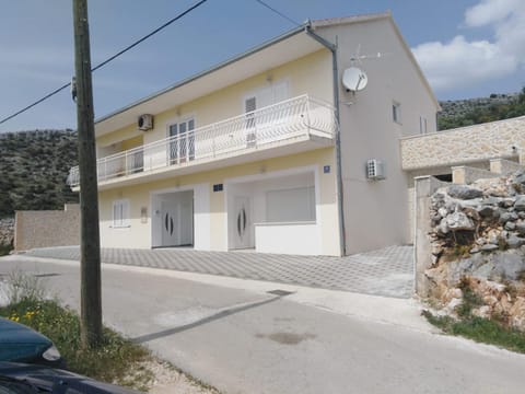 Property building, Spring, Off site, Day