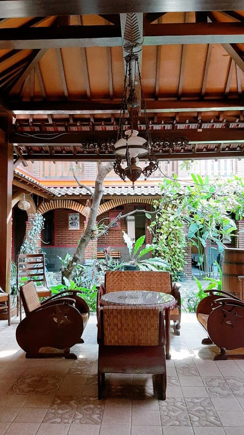 Communal lounge/ TV room