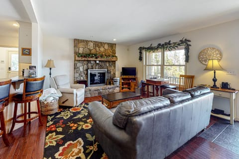 Mountains View Cabin Cabin in Andover