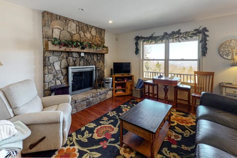 Mountains View Cabin Cabin in Andover