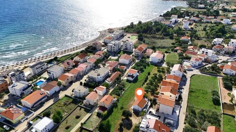 Facade/entrance, Bird's eye view