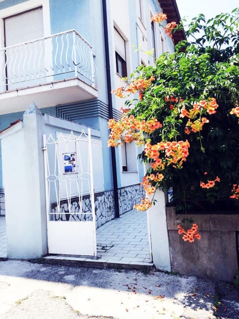 Property building, Facade/entrance