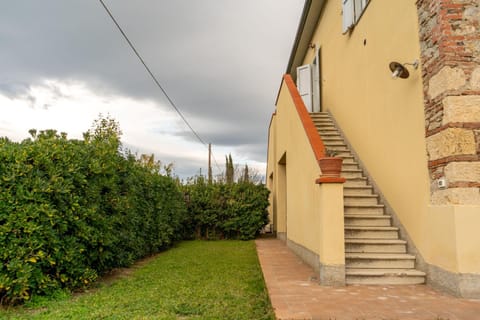 Property building, Facade/entrance, Balcony/Terrace, acessibility