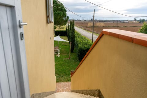 Property building, Day, Garden, Balcony/Terrace, Garden view, Garden view