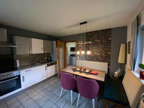 Kitchen or kitchenette, Dining area, dishwasher, minibar, pet friendly, stove, toaster