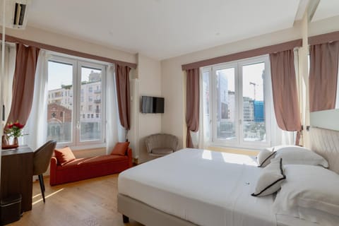 TV and multimedia, View (from property/room), Seating area, Bedroom