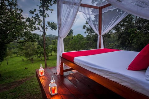 Property building, Staff, Spring, Day, Night, People, Activities, Winter, Summer, Other, Decorative detail, Autumn, On site, Guests, Mountain view, Area and facilities, Seasons, Time of day, Sunrise, Sunset, children, young children, older children, group of guests, Family