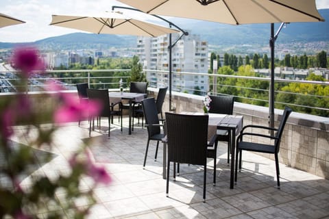 Restaurant/places to eat, Restaurant/places to eat