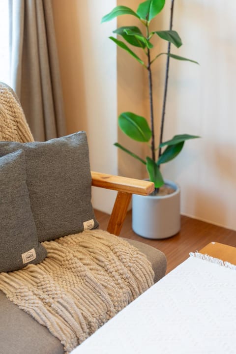 Bed, Photo of the whole room, Seating area, Bedroom