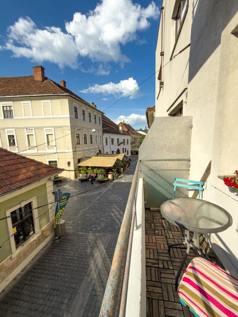 Balcony/Terrace, Street view
