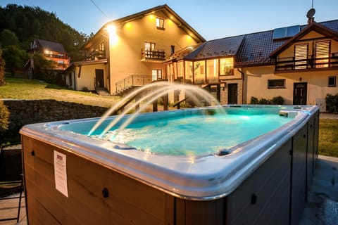 Hot Tub, Swimming pool