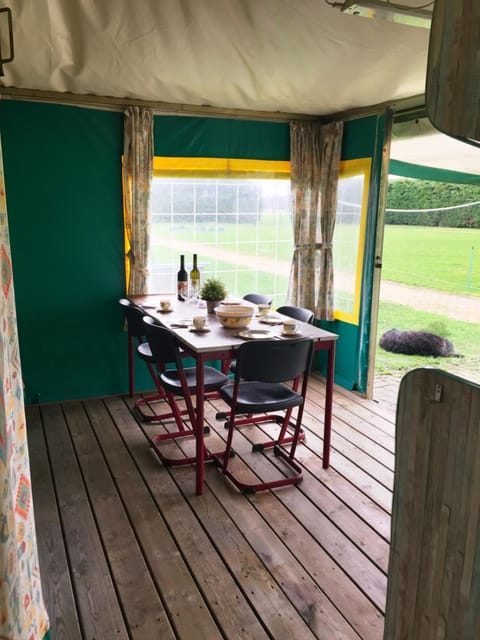 Staff, Day, People, Winter, Balcony/Terrace, Living room, Dining area, On site, Garden view, young children, older children, group of guests, Family