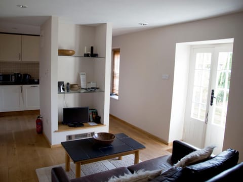 Kitchen or kitchenette, Seating area