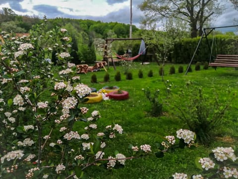 Natural landscape, Children play ground, Garden, Seating area, Pets, Pets, Garden view, Mountain view
